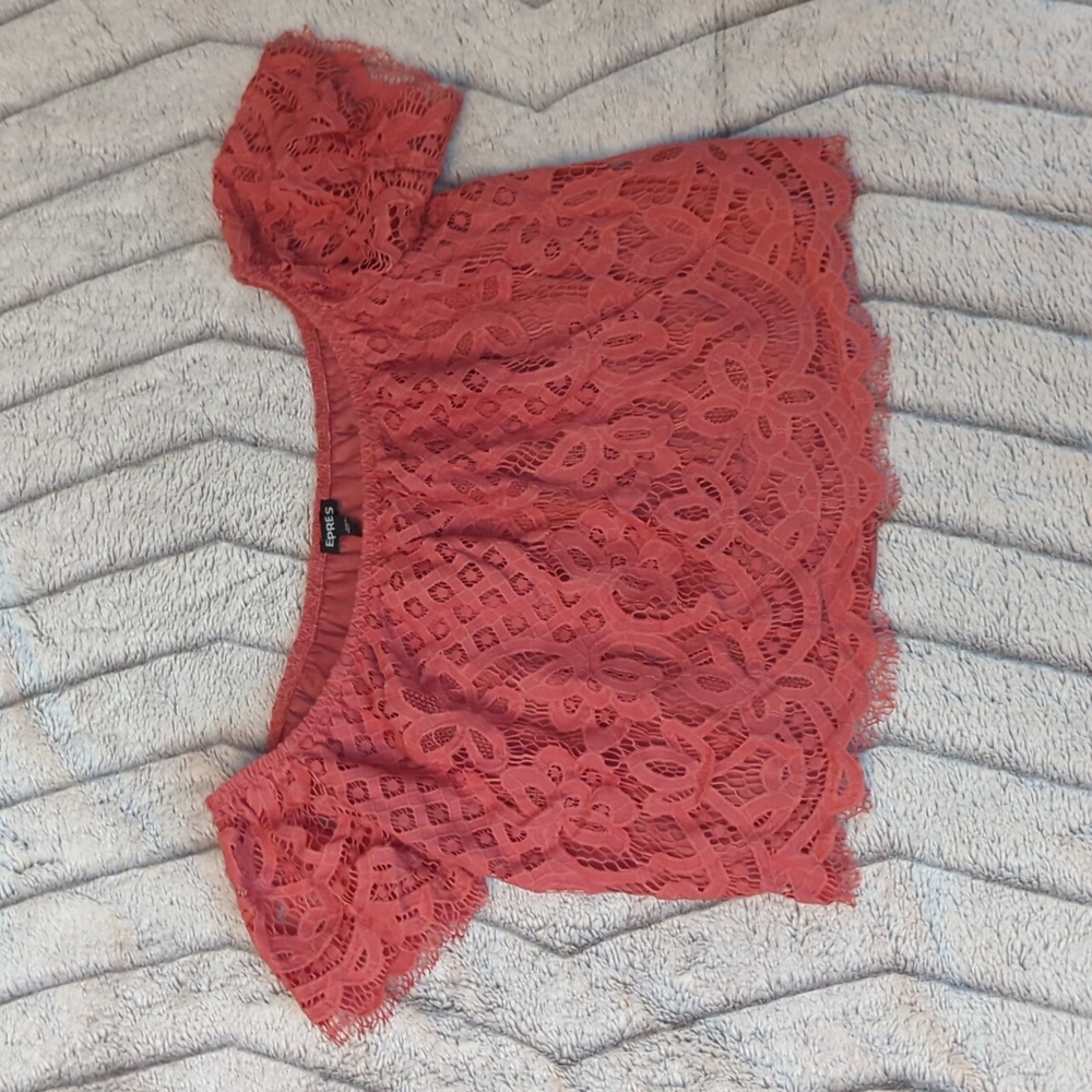 Express lace off shoulder crop